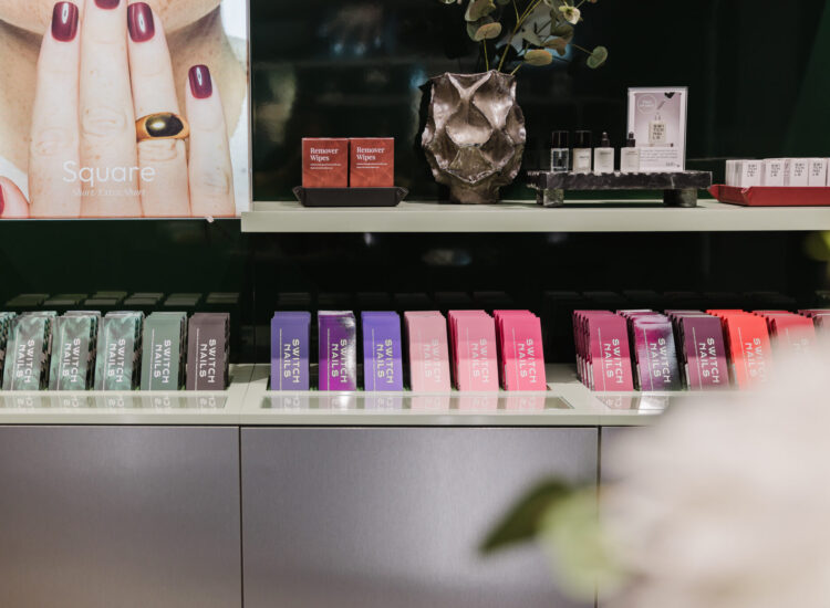 2025-12-15 SWITCH NAILS 73B_med-120