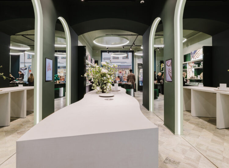 2025-12-15 SWITCH NAILS 73B_med-26