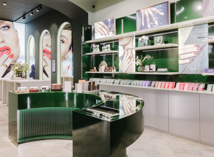 2025-12-15 SWITCH NAILS 73B_med-52