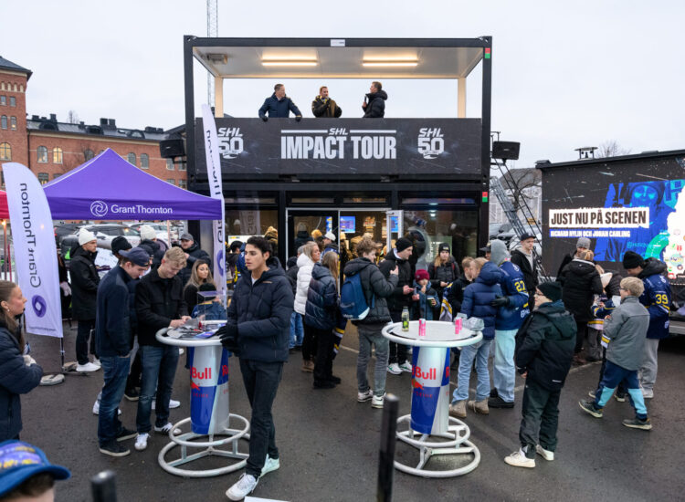 251205 Bes&ouml;kare under SHL Impact Tour den 5 december 2025 i J&ouml;nk&ouml;ping. 
Foto: Carl Sandin / BILDBYR&Aring;N / kod CS / CS0818